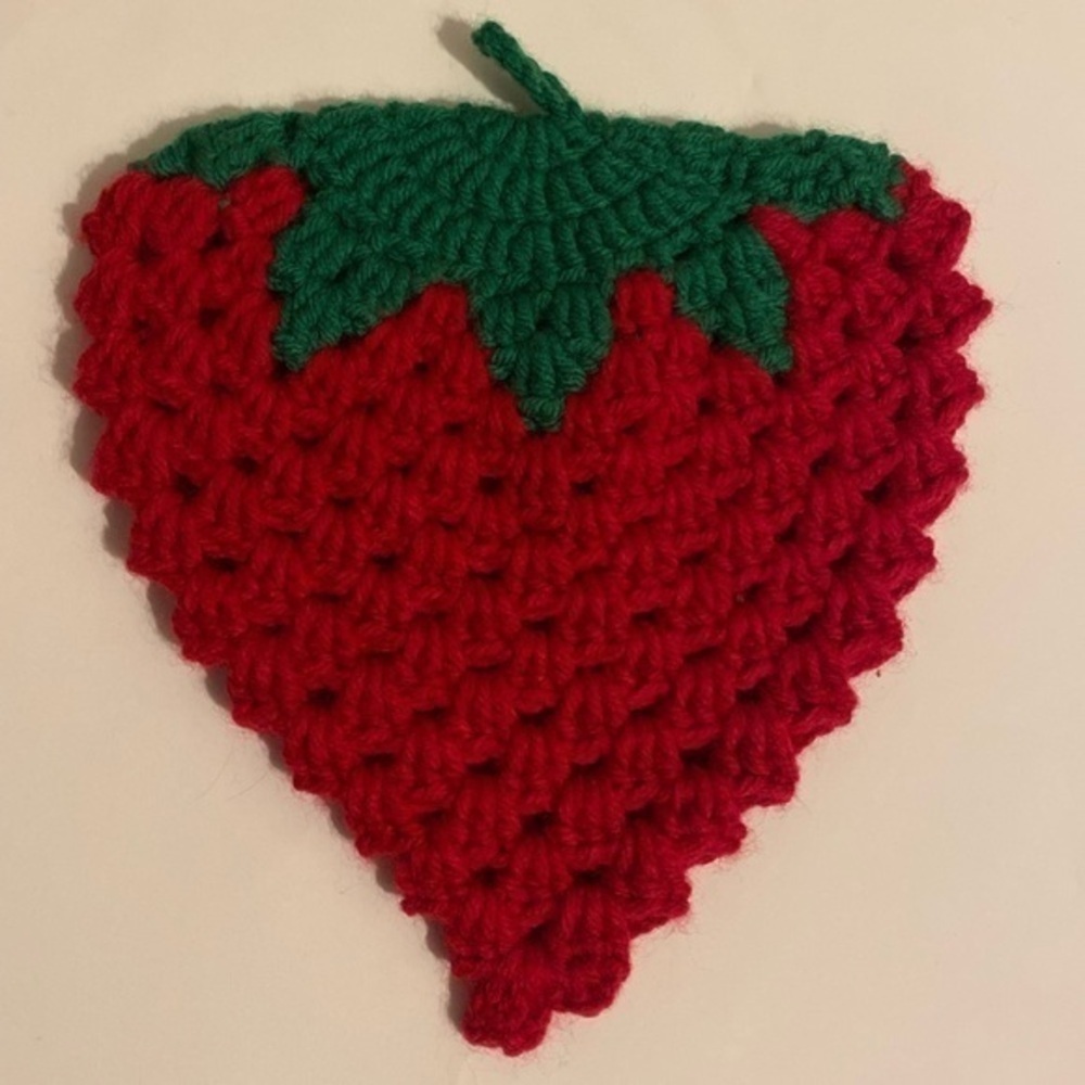 Crochet strawberry pot holder